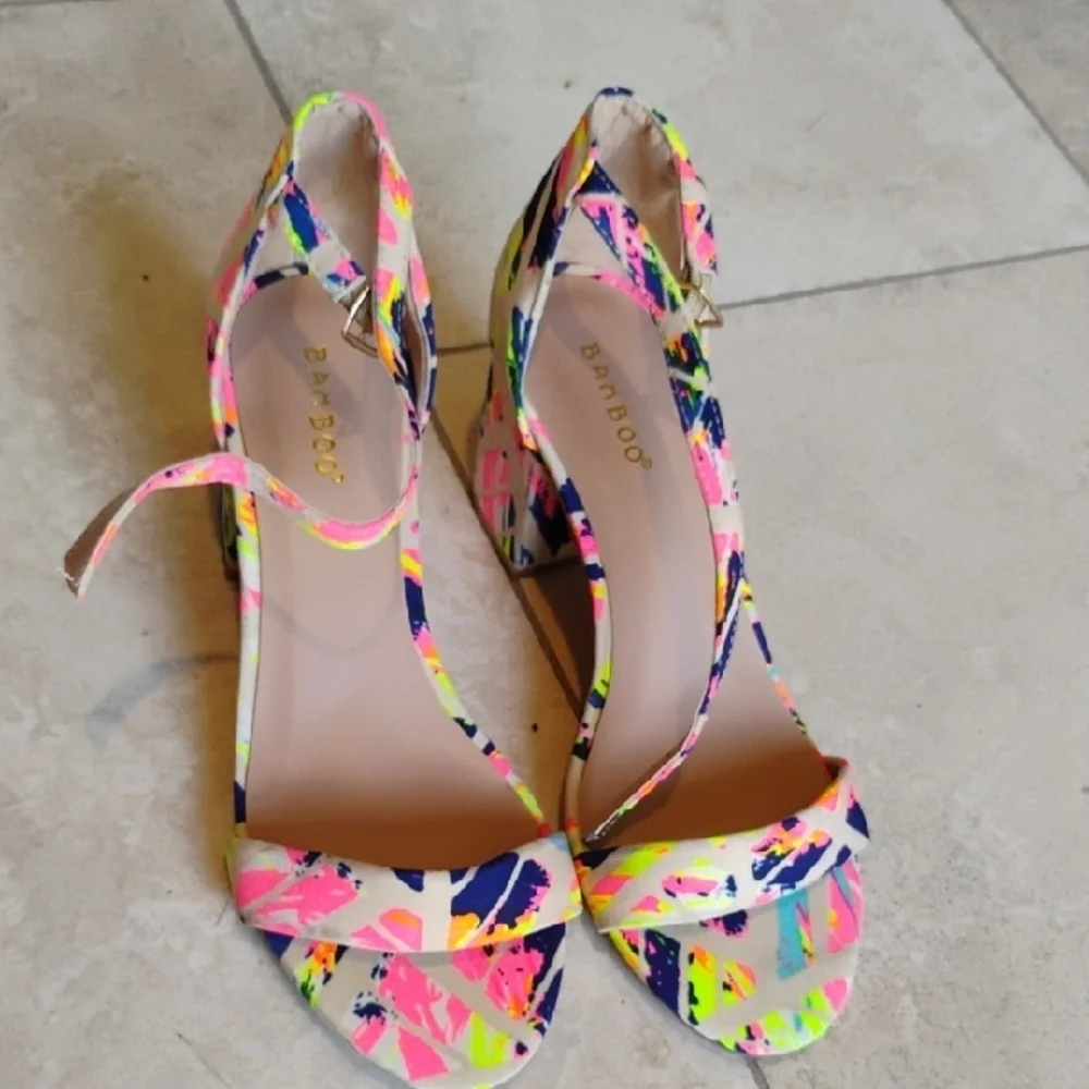 Not Labelled, But 100% Unused Bamboo Women's Vibrant Multicolor Heels